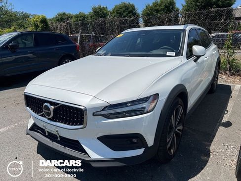 Certified 2023 Volvo V60 B5 Cross Country Plus w/ Protection Package Premier AWD/4WD image 1