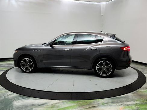 Used 2018 Maserati Levante GranLusso AWD/4WD image 8