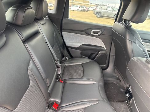 Used 2025 Jeep Compass Latitude image 31