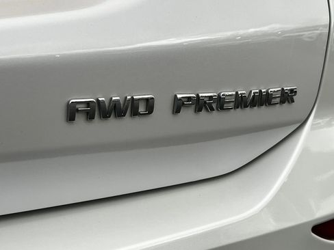 Used 2023 Chevrolet Equinox Premier image 18