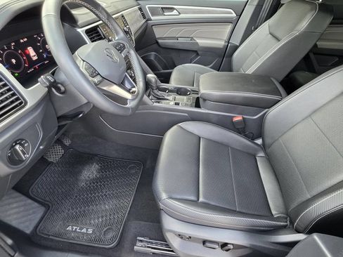 Used 2023 Volkswagen Atlas Cross Sport SE FWD image 6