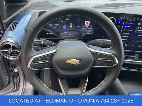 Certified 2025 Chevrolet Equinox EV LT FWD image 11