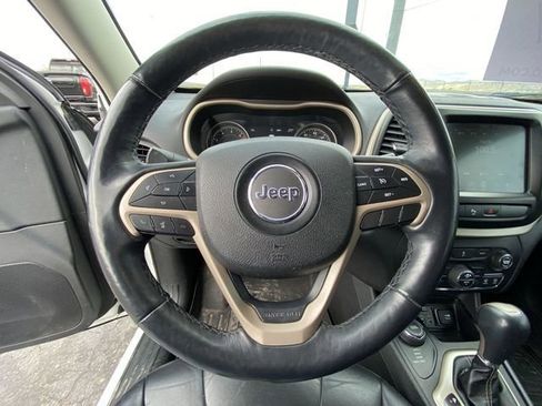 Used 2018 Jeep Cherokee Limited AWD/4WD image 14