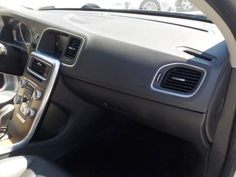 Used 2016 Volvo S60 T5 Premier image 28