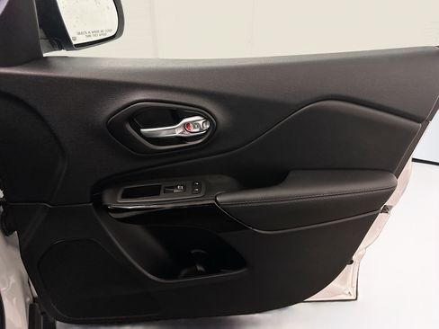 Used 2023 Jeep Cherokee Altitude Lux AWD/4WD image 34
