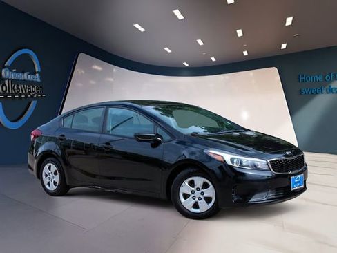 Used 2017 Kia Forte LX image 2