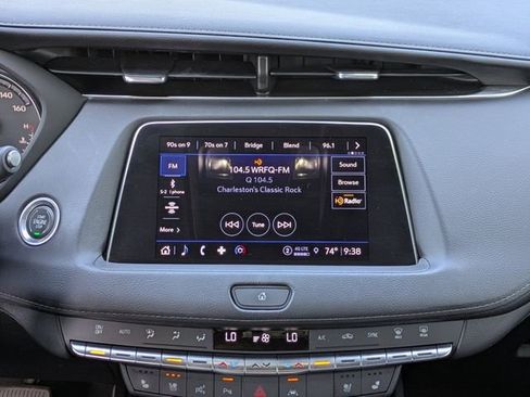 Used 2022 Cadillac XT4 Premium Luxury w/ Technology Package AWD/4WD image 18