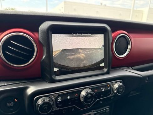 Used 2022 Jeep Wrangler Rubicon w/ Cold Weather Group AWD/4WD image 14