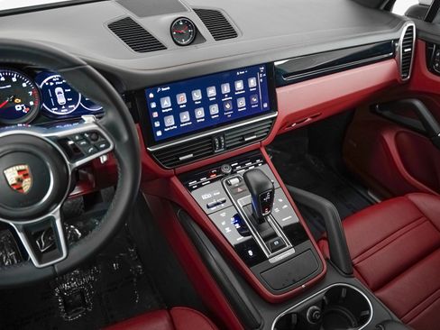 Certified 2023 Porsche Cayenne AWD/4WD image 19