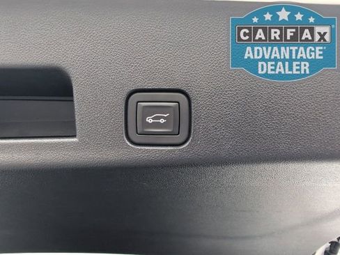 Certified 2025 Chevrolet Traverse LT FWD image 12