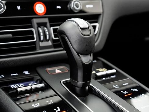 Certified 2023 Porsche Macan Turbo image 22