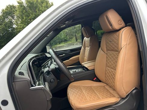 Used 2024 Cadillac Escalade Sport AWD/4WD image 38