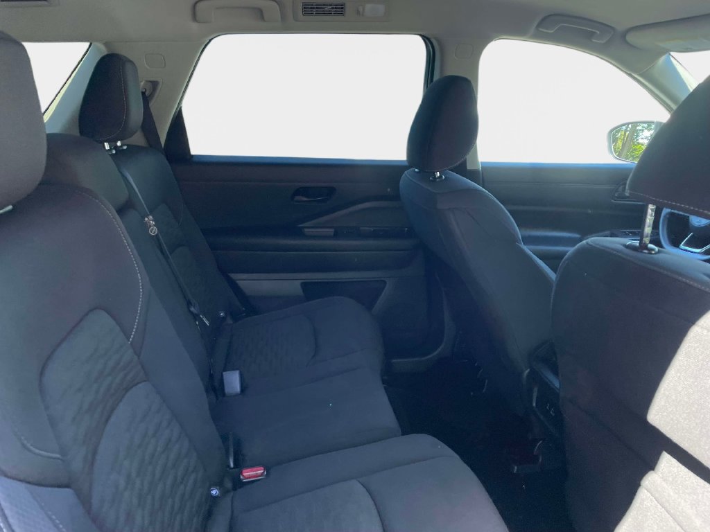 Used 2024 Nissan Pathfinder S AWD/4WD image 12