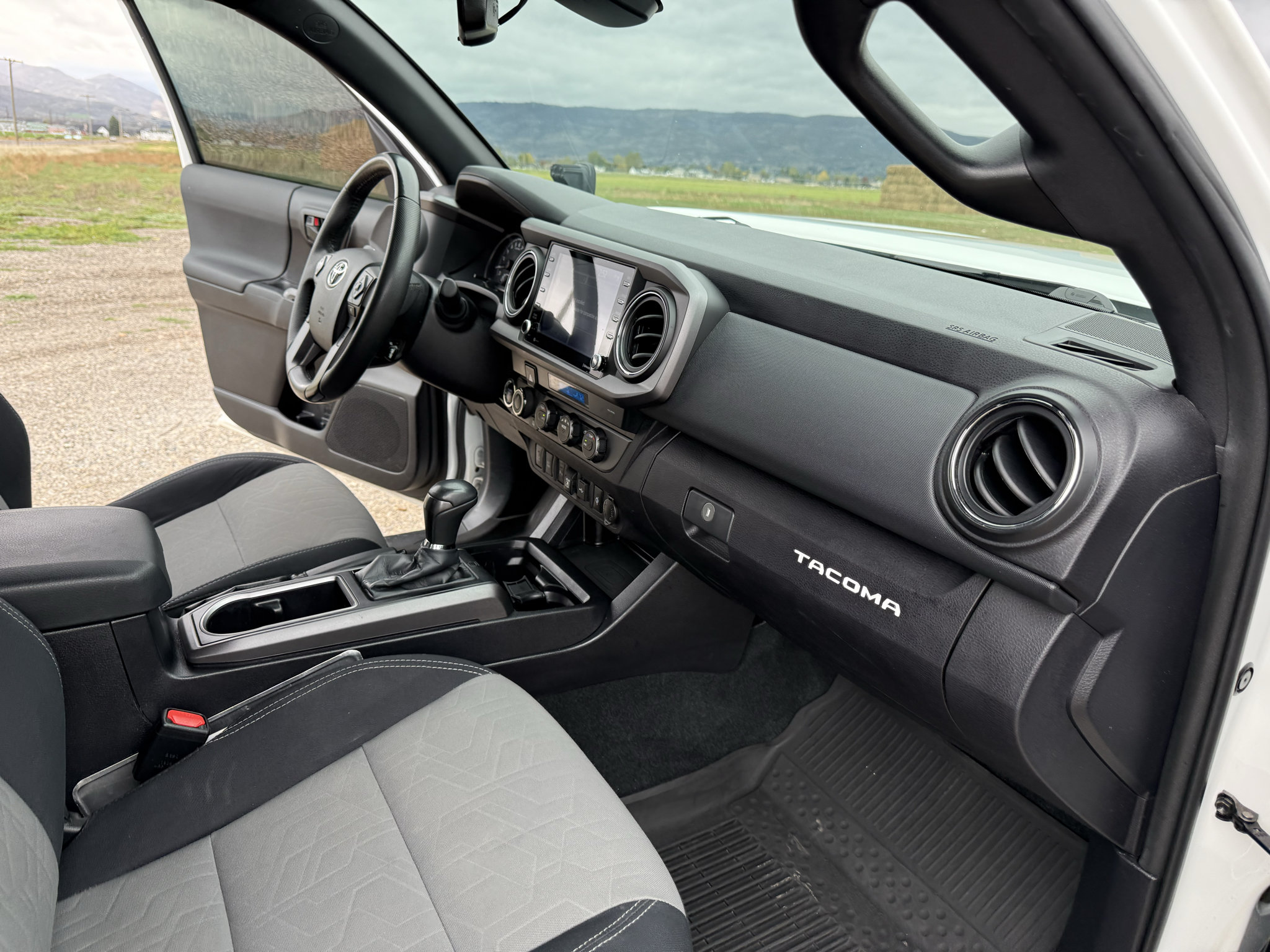 Used 2021 Toyota Tacoma TRD Off-Road w/ Technology Package AWD/4WD image 35