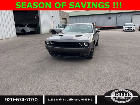 Used 2018 Dodge Challenger SXT Plus image 5