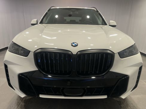 New 2026 BMW X5 xDrive40i w/ M Sport Package AWD/4WD image 2