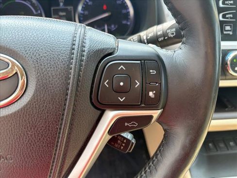 Used 2014 Toyota Highlander Limited Platinum AWD/4WD image 17