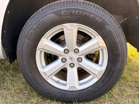 Used 2010 Toyota Highlander SE image 35