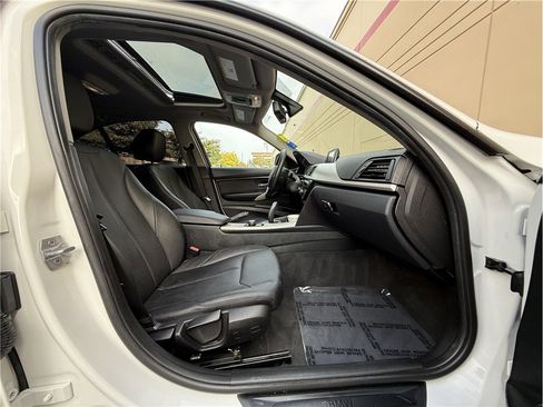 Used 2016 BMW 320i Sedan image 12