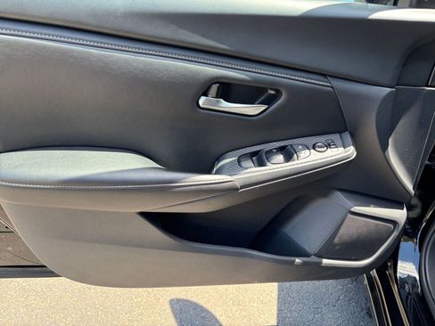 Used 2025 Nissan Sentra SV FWD image 20