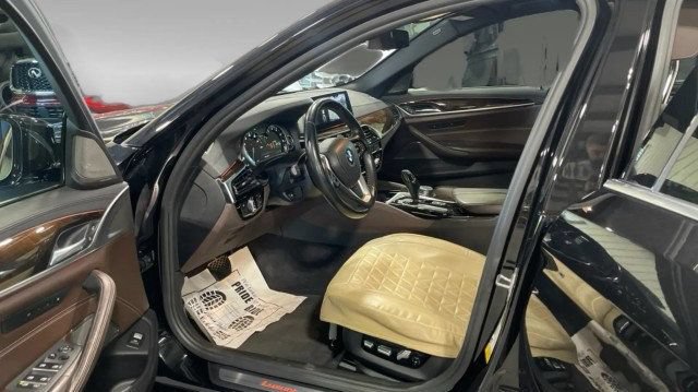 Used 2018 BMW 540i RWD image 2