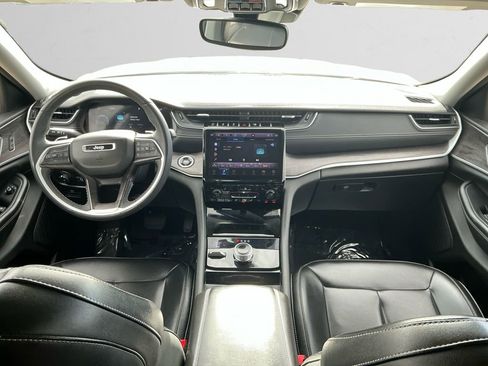 Used 2023 Jeep Grand Cherokee Limited image 10