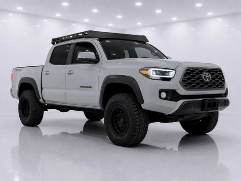 Used 2020 Toyota Tacoma TRD Off-Road AWD/4WD image 7