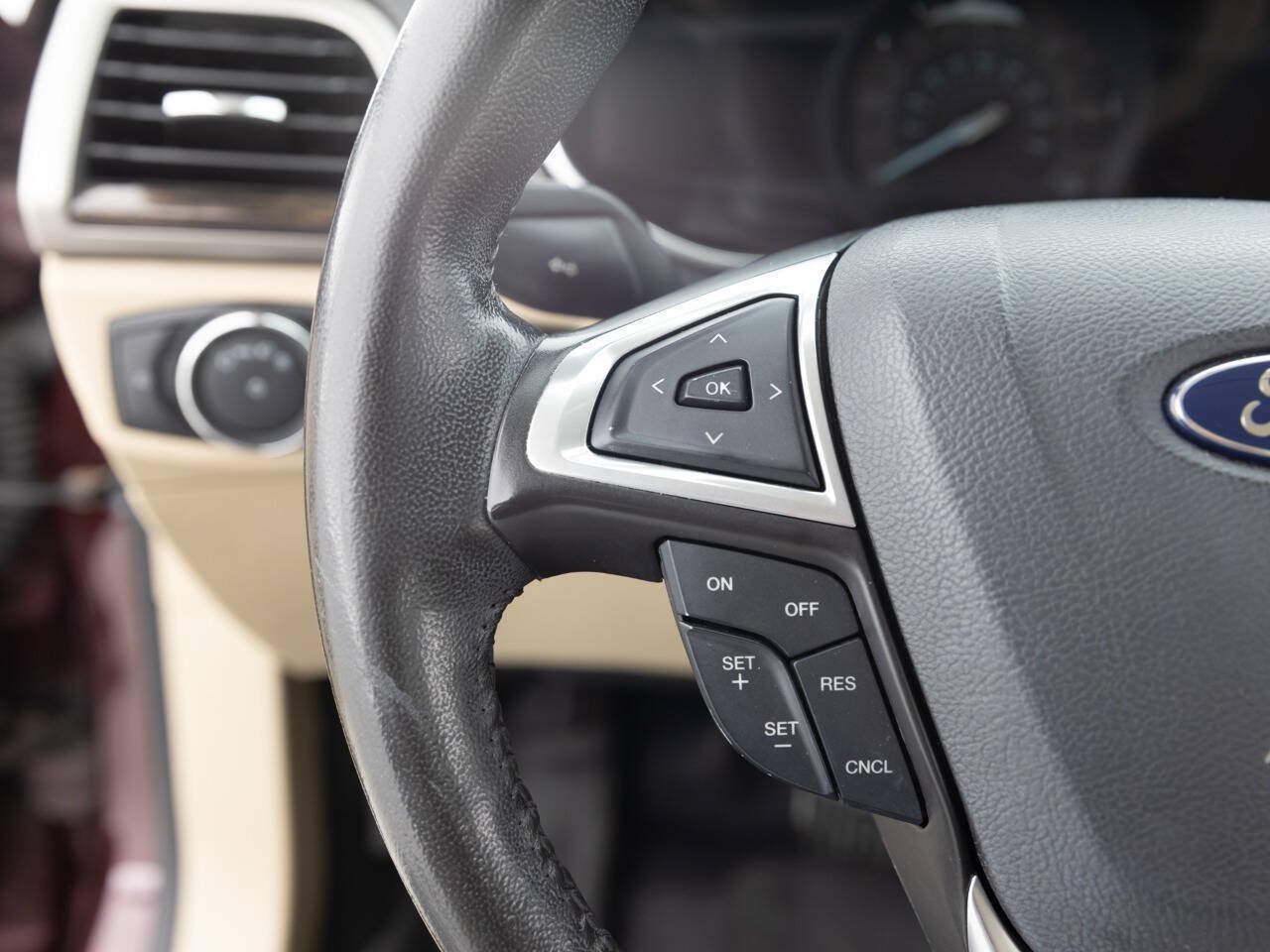 Used 2013 Ford Fusion SE FWD image 35
