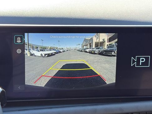 Used 2025 Hyundai Santa Cruz SE image 17