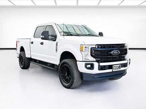 Used 2022 Ford F250 XLT w/ Black Appearance Package AWD/4WD image 3