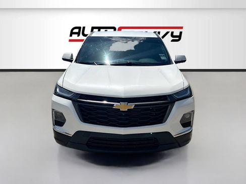 Used 2022 Chevrolet Traverse RS FWD image 2