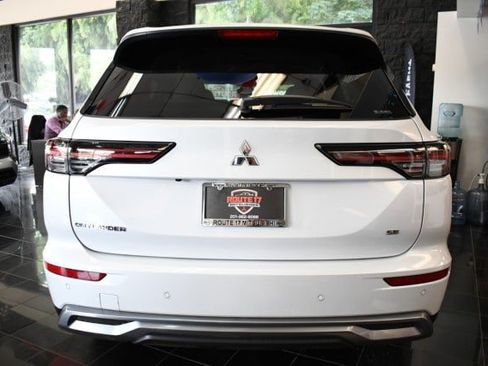New 2026 Mitsubishi Outlander SE FWD image 13