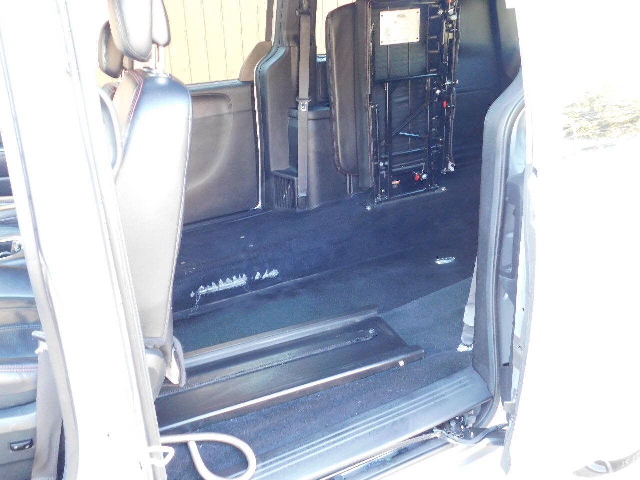 Used 2018 Dodge Grand Caravan GT FWD image 24