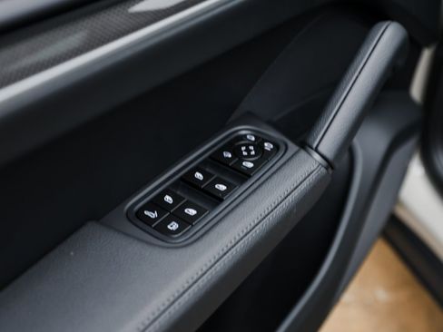 New 2026 Porsche Cayenne E-Hybrid Coupe image 23