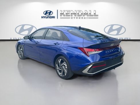 Used 2025 Hyundai Elantra Sport FWD image 4