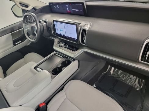 Certified 2025 Ford Expedition Platinum AWD/4WD image 19