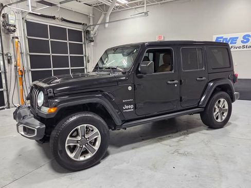 Used 2020 Jeep Wrangler Unlimited Sahara AWD/4WD image 3