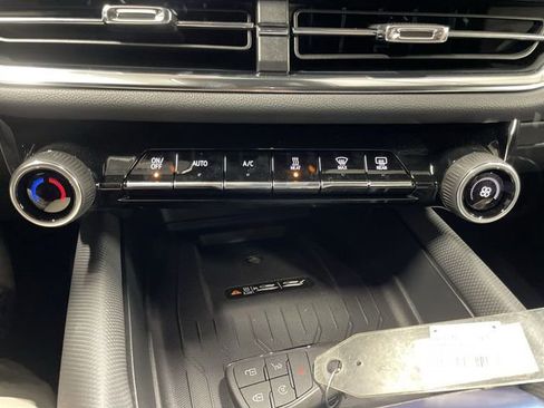 New 2026 Chevrolet Equinox EV LT image 19