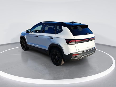 New 2026 Volkswagen Taos SE image 5
