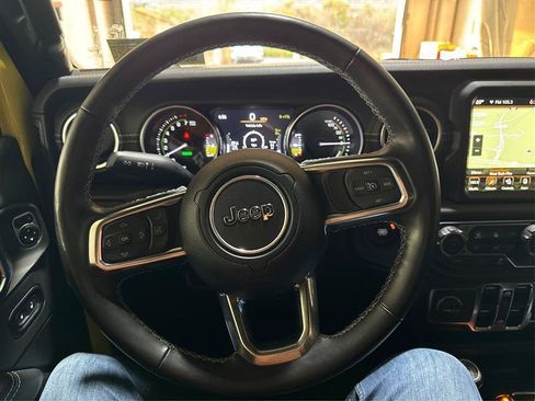 Used 2023 Jeep Wrangler Unlimited Sahara w/ Cold Weather Group AWD/4WD image 18