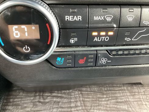 Used 2021 Ford Expedition Limited image 22