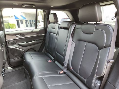 Used 2025 Jeep Grand Cherokee Limited 4xe AWD/4WD image 17