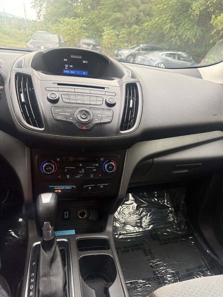 Used 2017 Ford Escape SE FWD image 19