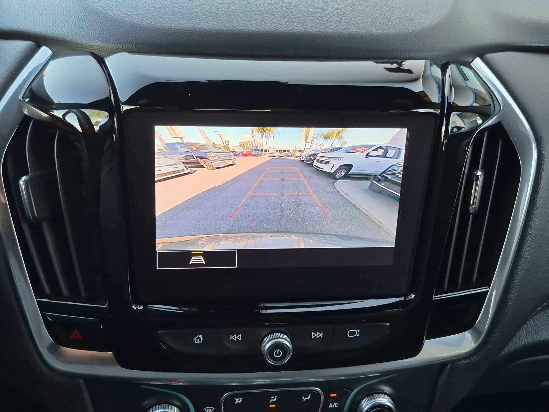 Used 2023 Chevrolet Traverse LT FWD image 19