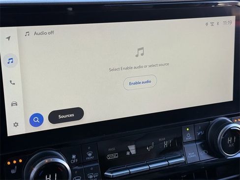 Used 2023 Toyota Highlander XLE image 19