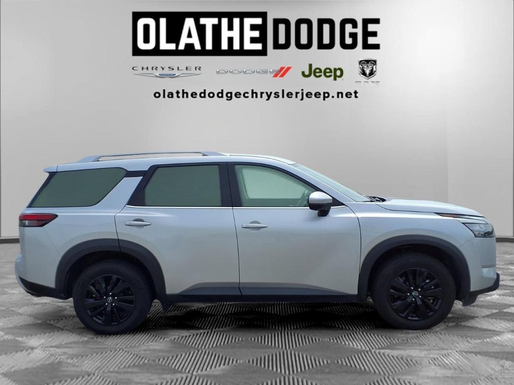 Used 2025 Nissan Pathfinder SL FWD image 33