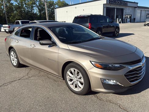 Used 2025 Chevrolet Malibu LT FWD image 4