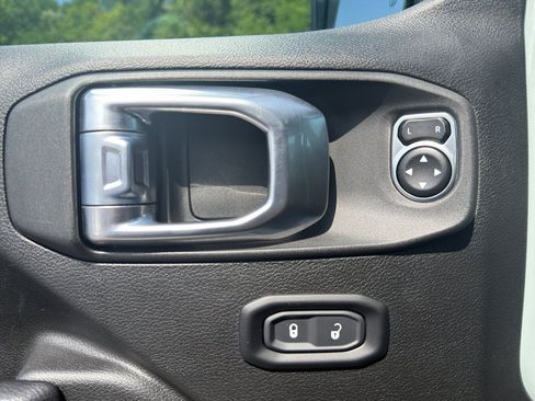 Used 2023 Jeep Wrangler Unlimited w/ Sun & Screen Package AWD/4WD image 12