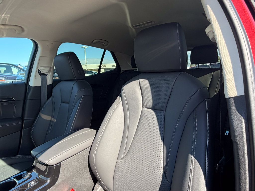 Used 2023 Buick Envision Essence AWD/4WD image 28