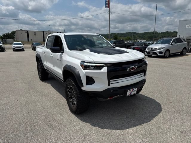 Used 2024 Chevrolet Colorado ZR2 w/ ZR2 Convenience Package III AWD/4WD image 9